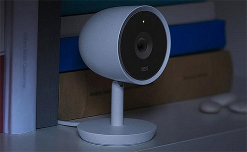 Một mẫu camera của Google Nest tích hợp đàm thoại hai chiều. 