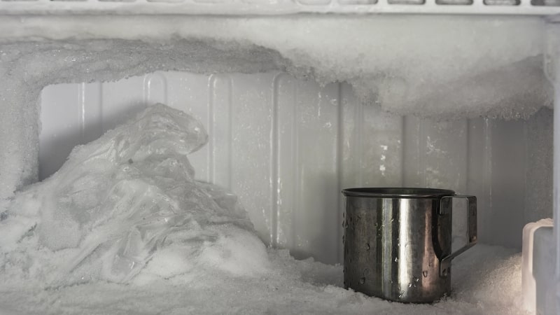Xả tuyết thường xuyên để duy trì hiệu suất làm lạnh cho tủ