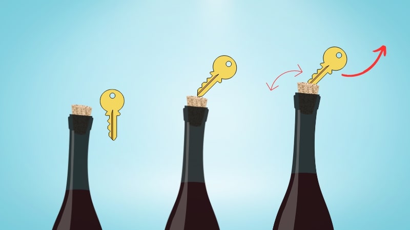 Dùng chìa khóa để mở nút bần chai rượu vang