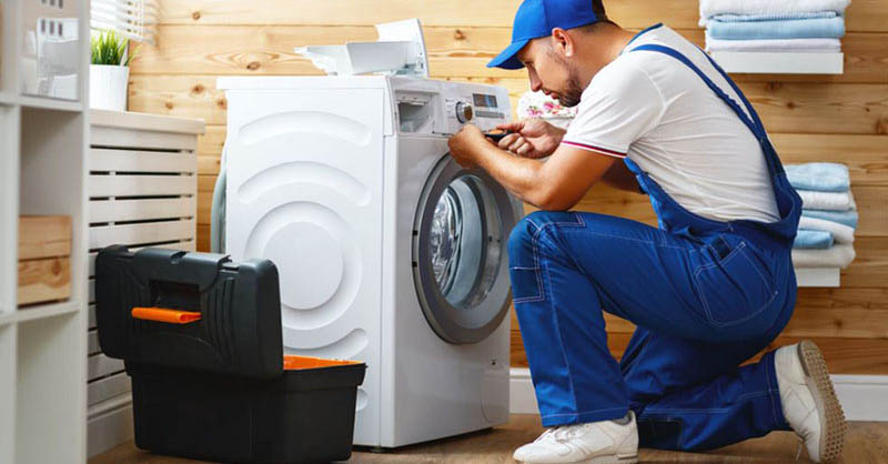 Liên lạc với trung tâm sửa chữa máy giặt uy tín để nhận được sự hỗ trợ an toàn