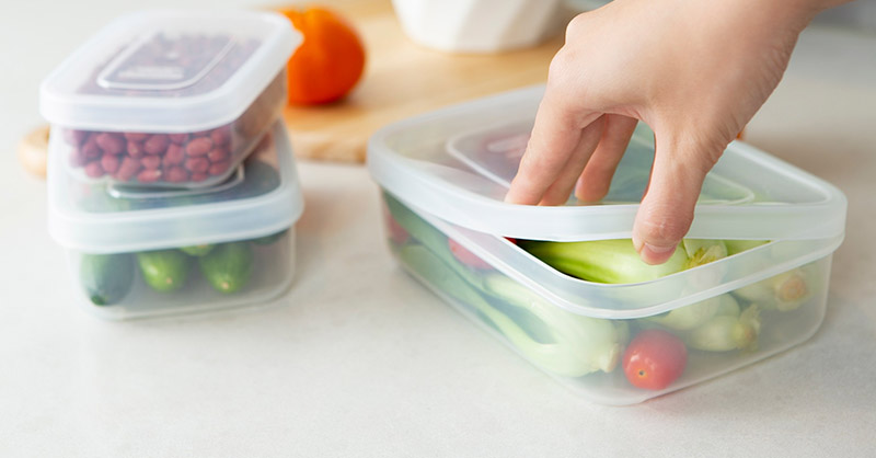 Sử dụng hộp đựng thực phẩm chuyên dụng để hạn chế tình trạng lây lan mùi