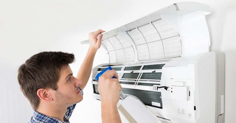 Cần thường xuyên vệ sinh máy lạnh để đảm bảo máy hoạt động ổn định