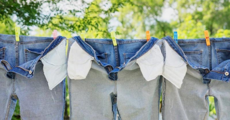 Phơi quần jean đúng cách cũng rất quan trọng để giữ được dáng và màu sắc của quần