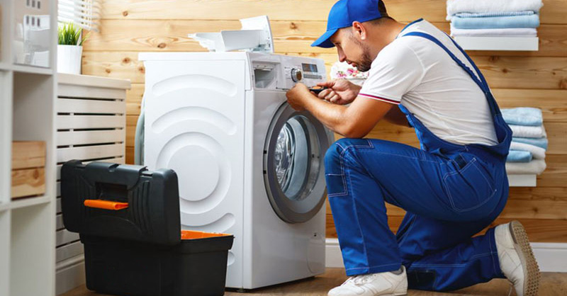 Liên lạc với thợ sửa máy giặt uy tín để nhận được sự hỗ trợ đúng cách