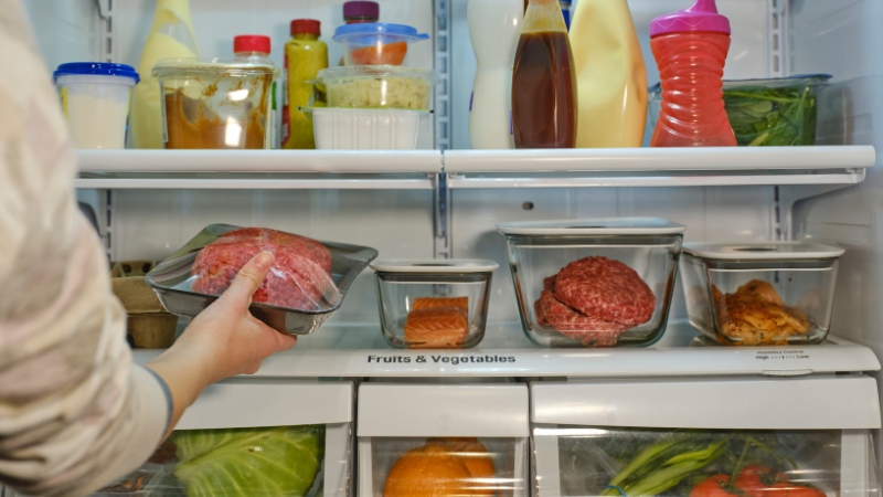 Thức ăn nấu chín nên bảo quản trong tủ lạnh để giữ độ tươi ngon