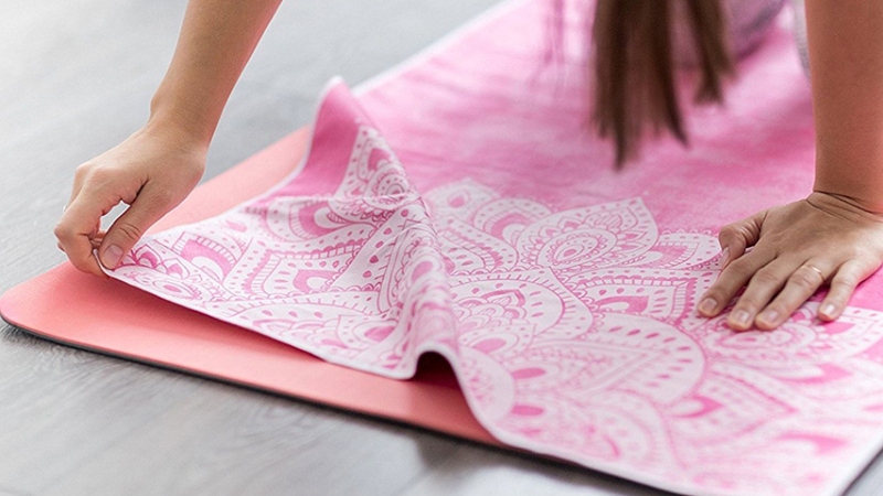 Sử dụng thêm khăn lót thảm chuyên dụng