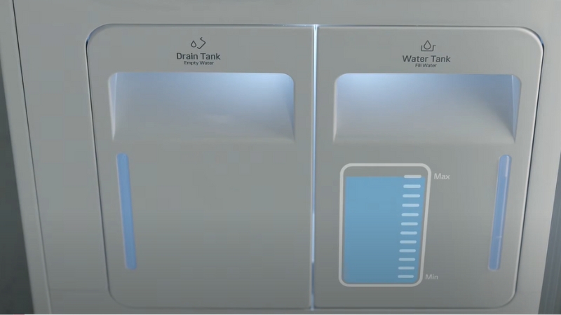 Kiểm tra trạng thái của bình nước sạch và nước thải trong tủ