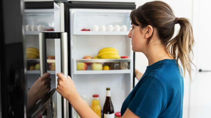 Tủ lạnh rò rỉ điện sẽ làm giật người dùng nếu vô tình chạm phải